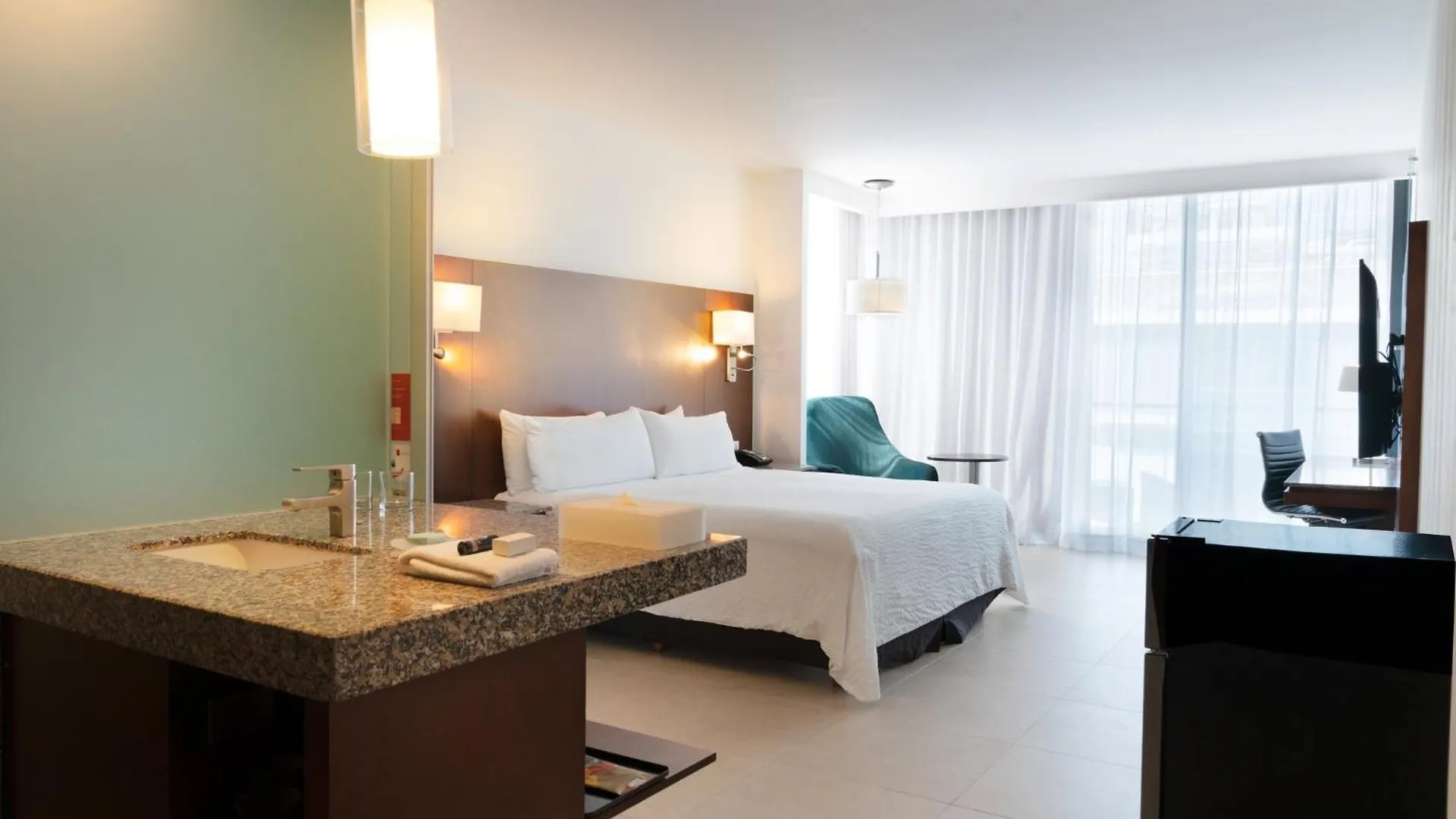 Fiesta Inn Playa Del Carmen Hotel